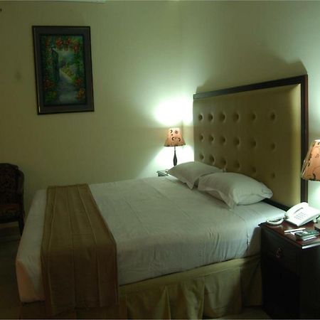 Ambassador Residency Hotel จิตตะกอง ภายนอก รูปภาพ
