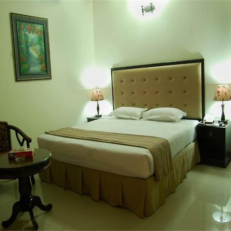 Ambassador Residency Hotel จิตตะกอง ภายนอก รูปภาพ