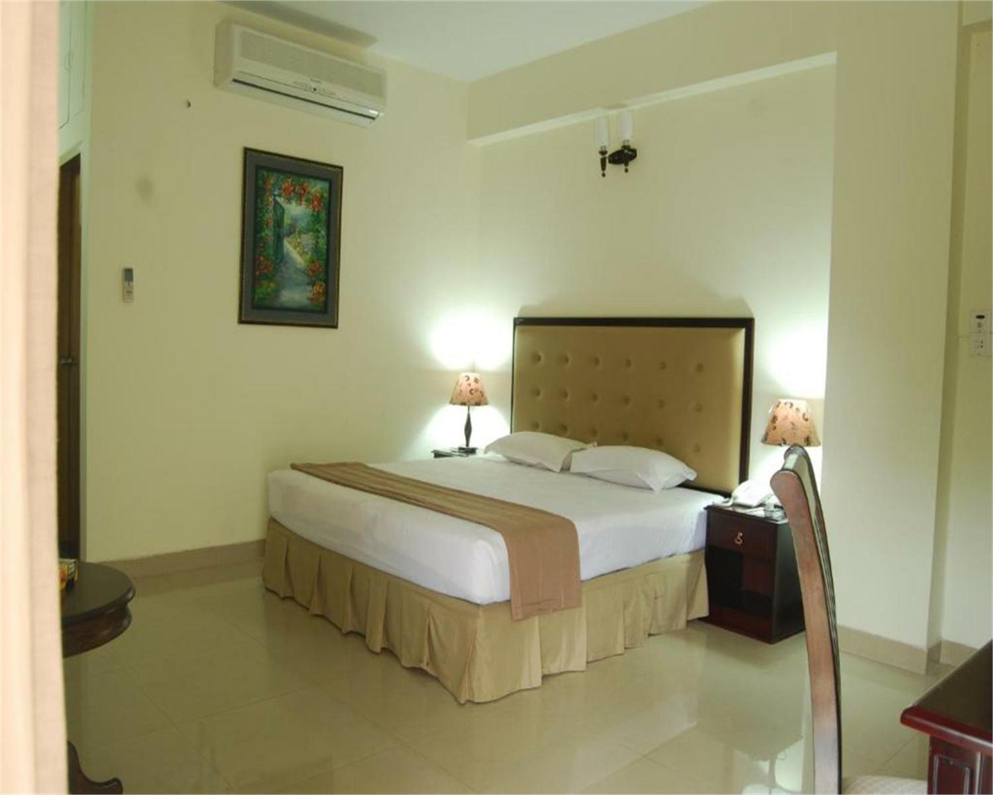 Ambassador Residency Hotel จิตตะกอง ภายนอก รูปภาพ