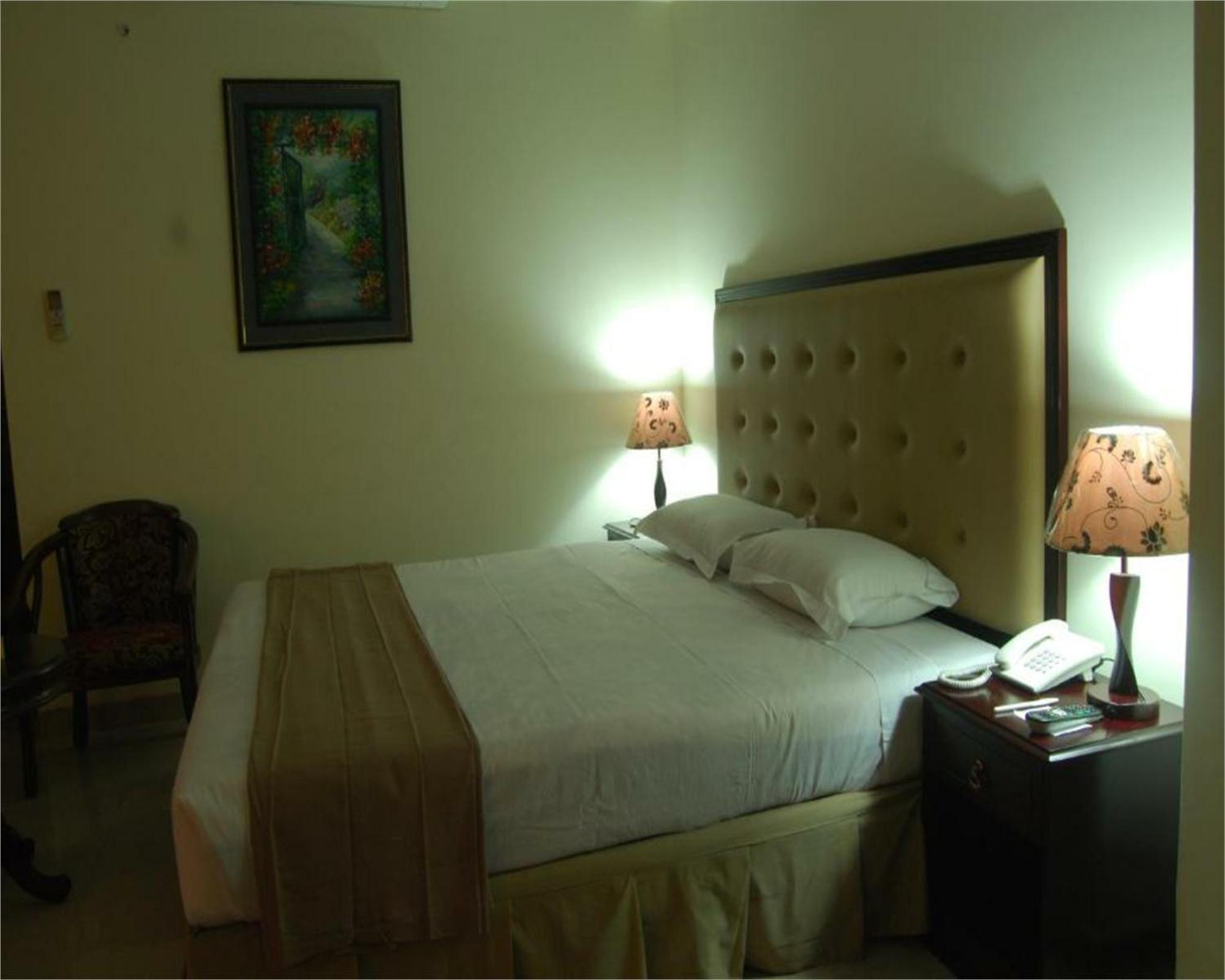 Ambassador Residency Hotel จิตตะกอง ภายนอก รูปภาพ