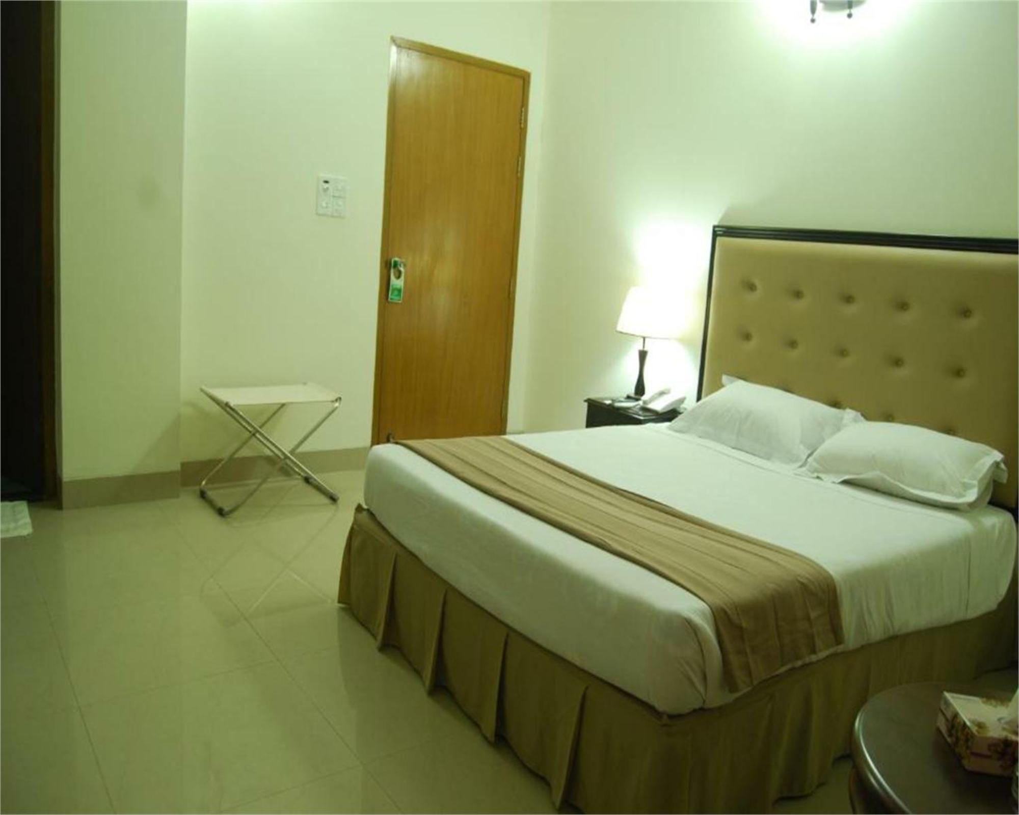 Ambassador Residency Hotel จิตตะกอง ภายนอก รูปภาพ