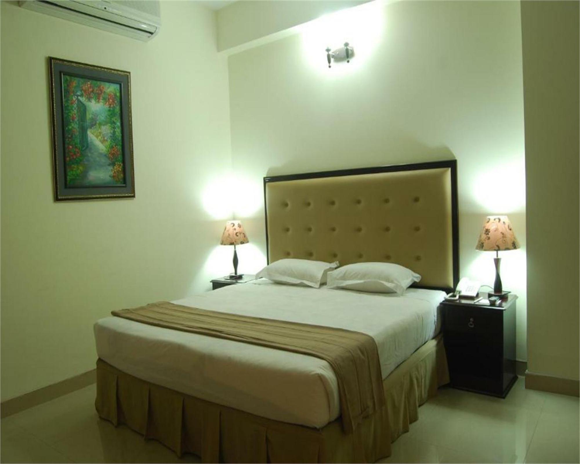 Ambassador Residency Hotel จิตตะกอง ภายนอก รูปภาพ
