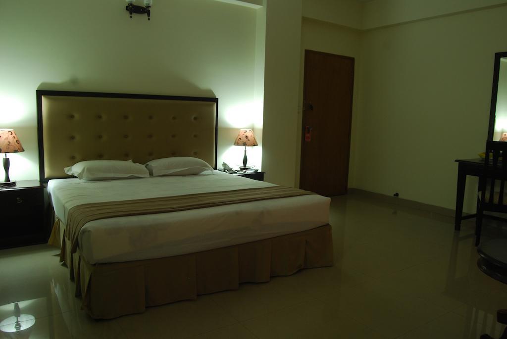 Ambassador Residency Hotel จิตตะกอง ภายนอก รูปภาพ